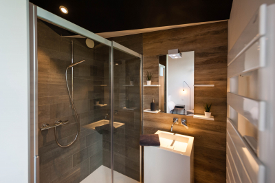 Salle de douche ouverte sur la chambre Petit Granit